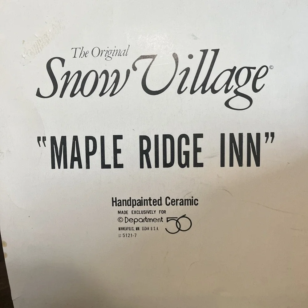 Dept 56 Snow Village MAPLE RIDGE INN #5121-7 w/box & light EUC